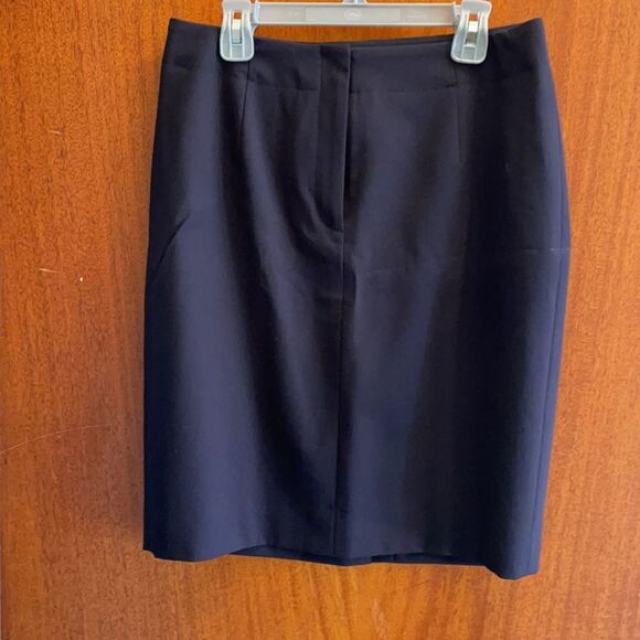 Ann Taylor navy 3 piece Suit - jacket, pants, skirt. Size 4 - Picture 3 of 9